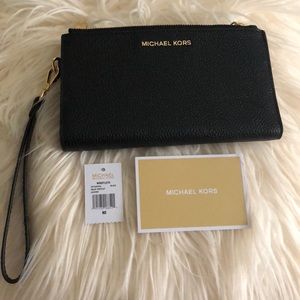 Brand new Michael Kors Leather Smartphone Wristlet